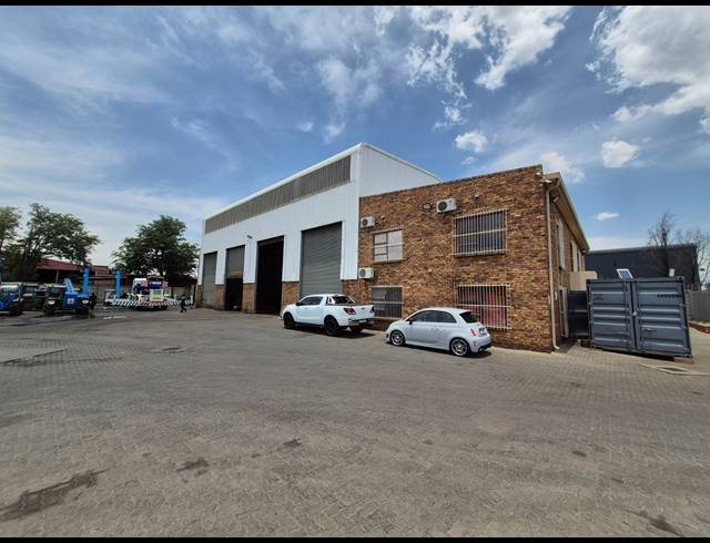 1,062M² FACTORY FOR SALE IN APEX
